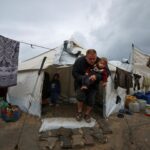 À medida que o verão se aproxima, as doenças de pele espalham-se pelos campos de refugiados de Gaza