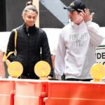 Hugh Jackman aparentemente enviou uma mensagem velada para sua ex-esposa Deborra-Lee Furness depois que ela pediu para conhecer sua nova namorada, Sutton Foster.