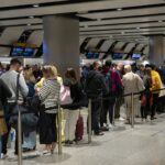 A migração líquida para o Reino Unido cai quase 50% em meio a políticas mais rígidas