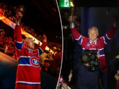 A morte de Claude Lemieux ocorreu dias depois da emocionante aparição nos playoffs dos Canadiens Claude Lemieux segura uma tocha ao entrar na arena antes do jogo 3 da série de playoffs da final da Conferência Leste da NHL, Stanley Cup, entre Canadiens e Carolina Hurricanes, segunda-feira, 25 de maio de 2026, em Montreal.