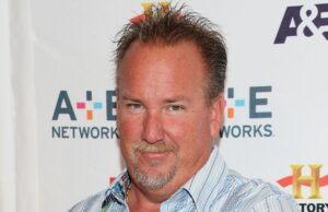 A morte de Star Darrell Sheets de ‘Storage Wars’ foi oficialmente considerada suicídio, as alegações de cyberbullying permanecem sob investigação A morte de Star Darrell Sheets de 'Storage Wars' foi oficialmente considerada suicídio, as alegações de cyberbullying permanecem sob investigação
