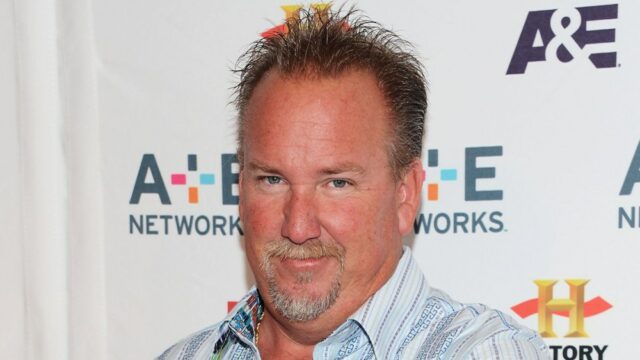 A morte de Star Darrell Sheets de 'Storage Wars' foi oficialmente considerada suicídio, as alegações de cyberbullying permanecem sob investigação
