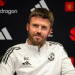 A nomeação permanente de Michael Carrick para o Man Utd deixou Dimitar Berbatov já 'curioso' sobre um aspecto