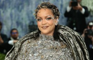 A nova tatuagem de Rihanna foi desenhada por seus filhos e pessoas que pensavam O desenho que os filhos da Rihanna fizeram e o resultado.