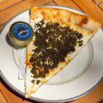 A pizzaria da Filadélfia vende fatias de US$ 55 cobertas com caviar, servidas em prato de ouro com colher de lembrança