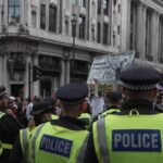 A polícia de Londres saiu em força para lidar com comícios rivais e uma final de futebol