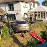 Um Renault Megane se tornou o nono veículo a colidir com o Woolpack em Dorset depois de passar por uma ponte na madrugada de segunda-feira
