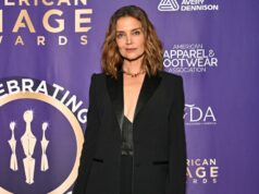 A sacola de couro de crocodilo de Katie Holmes é perfeita para viagens longas Jennifer Lopez