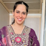 A tenista indiana Saina Nehwal fica linda de roxo