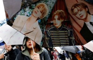 A turnê de retorno do BTS do K-pop reúne o esforço global de ‘soft power’ da Coreia do Sul FOTO DO ARQUIVO: O grupo Kpop BTS se apresenta durante o show 'BTS The Comeback Live Arirang' no centro de Seul, Coreia do Sul, 21 de março de 2026. REUTERS/Kim Hong-ji/Pool EDITORIAL SOMENTE PARA USO./Foto de arquivo
