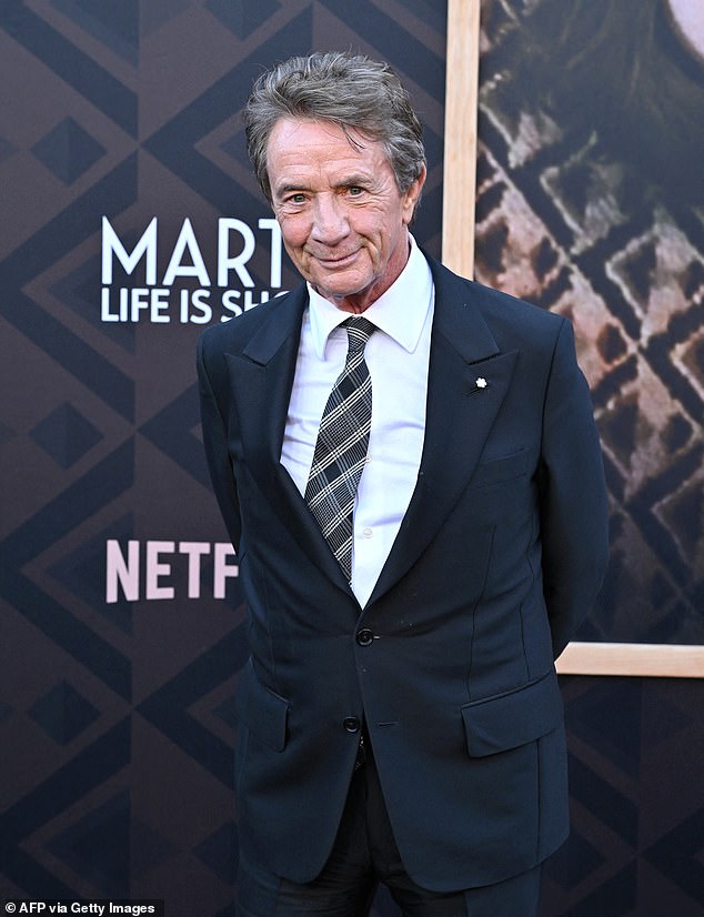 A última ligação frenética de Martin Short antes da filha Martin Short, 76 anos, estava tão preocupado com sua filha Katherine que ligou para um amigo para ver como ela estava antes de ela ser encontrada morta em sua casa em Los Angeles; O ator fotografado em 6 de maio