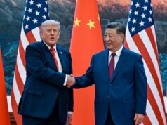 A visita de Trump a Pequim foi mais vibrante do que detalhes. E Xi deu o tom O presidente chinês Xi Jinping, à direita, aperta a mão do presidente dos EUA, Donald Trump, no Grande Salão do Povo em Pequim, quinta-feira, 14 de maio de 2026.