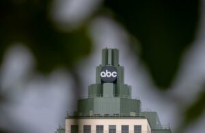 ABC da Disney desafia FCC, aumentando a luta pela liberdade de expressão ABC da Disney desafia FCC, aumentando a luta pela liberdade de expressão