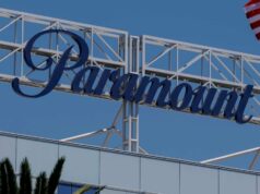 AGs estaduais enviam intimações à Paramount na investigação de fusão da Warner Bros. Logotipo da Warner Bros. exibido na torre de água da Warner Bros. (Crédito: Mario Tama/Getty Images)