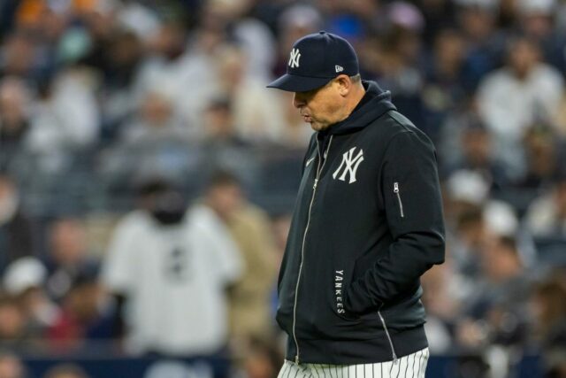 Aaron Boone confiante que os Yankees em dificuldades estão no Aaron Boone caminha até o monte para uma mudança de arremesso.