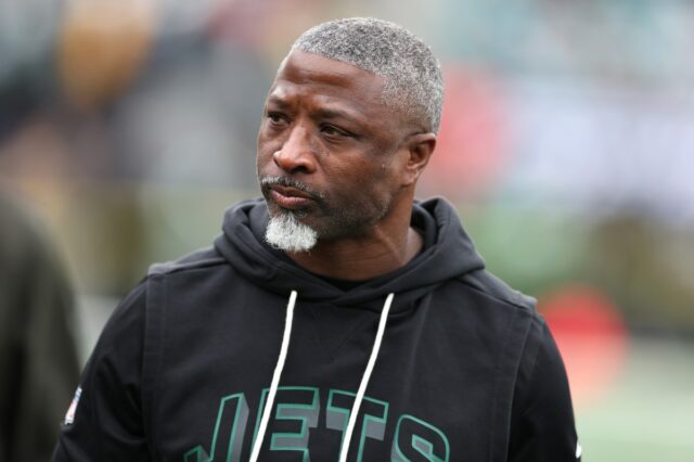 Jets head coach Aaron Glenn