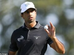 Aaron Rai GANHA o campeonato PGA: o forasteiro nascido em Wolverhampton surpreende os pesos pesados do golfe e leva para casa o jackpot de £ 2,76 milhões e se torna o primeiro inglês a ganhar um troféu em 107 ANOS Aaron Rai é o vencedor do PGA Championship depois de manter a calma em uma rodada final tensa