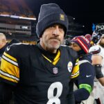 Aaron Rodgers ainda não tomou uma decisão sobre seu futuro no futebol em março de 2026.
