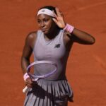 Aberto da França 2026: Coco Gauff envolvida em 'mini acidente de carro' a caminho da partida da primeira rodada