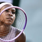 A defesa do título do Aberto da França da atual campeã Coco Gauff chegou ao fim na terceira rodada no sábado, quando as cabeças-de-chave Aryna Sabalenka e Naomi Osaka venceram e criaram um confronto de grande sucesso nas oitavas de final.