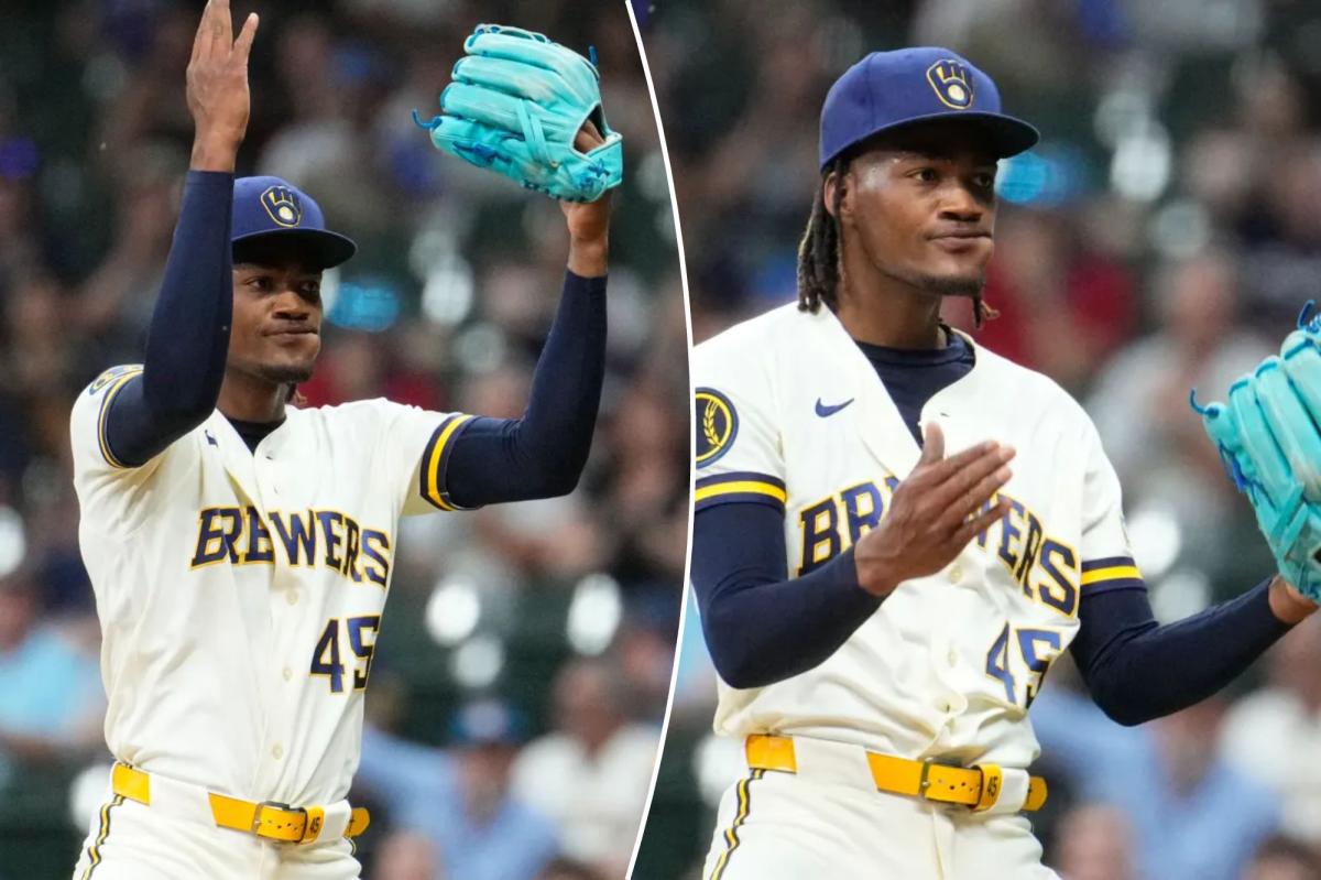 O arremessador do Milwaukee Brewers, Abner Uribe (45), comemora a final da oitava entrada contra o St. Louis Cardinals no American Family Field.