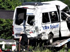 Acidente envolvendo trem em alta velocidade e microônibus na Bélgica deixa 4 mortos, incluindo 2 crianças Acidente envolvendo trem em alta velocidade e microônibus na Bélgica deixa 4 mortos, incluindo 2 crianças