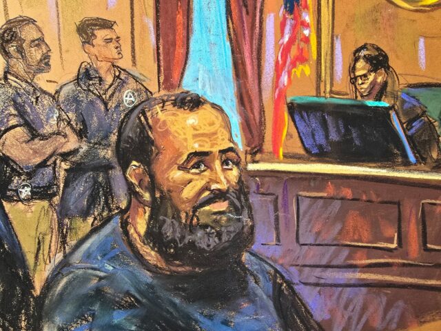 Esta foto de uma queixa criminal aberta na sexta-feira, 15 de maio de 2026, pelo Tribunal Distrital dos EUA para o Distrito Sul de Nova York, mostra Mohammad Baqer Saad Dawood Al-Saadi, à direita, com Qasem Soleimani, ex-comandante da Força Quds do Corpo da Guarda Revolucionária Islâmica do Irã, apresentada na conta Snapchat de al-Saadi de acordo com uma queixa criminal federal. (Tribunal Distrital dos EUA para o Distrito Sul de Nova York via AP)