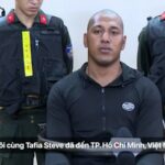 Acusados ​​de assassinos na frente da mídia