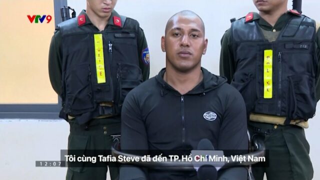 Acusados ​​de assassinos na frente da mídia
