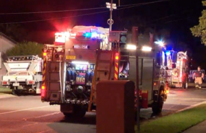Adolescente lutando pela vida após esfaqueamento em Ipswich e incêndio em casa Um homem foi preso depois que um menino e uma mulher foram esfaqueados.
