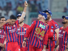 Akash destrói Ekana; CSK perdeu três postigos em 71 corridas em 10 saldos Akash destrói Ekana; CSK perdeu três postigos em 71 corridas em 10 saldos