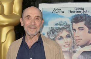 Albert Wolsky, figurinista de ‘All That Jazz’, ‘Bugsy’ e ‘Grease’, morre aos 95 anos Albert Wolsky, figurinista de 'All That Jazz', 'Bugsy' e 'Grease', morre aos 95 anos