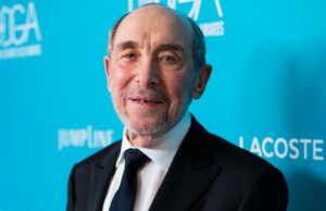 Albert Wolsky, figurinista vencedor do Oscar, morre aos 95 anos Rex Reed