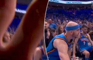 Alex Caruso tira a câmera do rosto durante o momento tenso do Thunder na derrota esmagadora no jogo 1 para o Spurs Alex Caruso afastando uma câmera de um grupo de basquete.