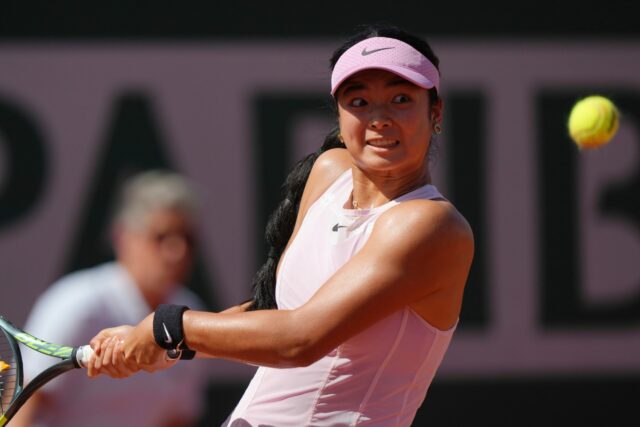 Alex Eala e sua parceira Victoria Mboko desistiram do torneio de duplas do Aberto da França de 2026.