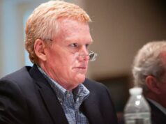 Alex Murdaugh processa funcionário do tribunal por adulteração do júri depois que condenações por homicídio foram anuladas Alex Murdaugh processa funcionário do tribunal por adulteração do júri depois que condenações por homicídio foram anuladas
