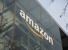 Alexa da Amazon agora criará podcasts de IA a partir de artigos de notícias sob demanda Logotipo do Spotify contra o pôr do sol