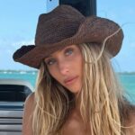 Alix Earle mostra seu corpo de biquíni em um conjunto sexy de push-up azul