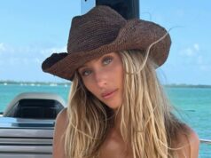 Alix Earle mostra seu corpo de biquíni em um conjunto sexy de push-up azul Alix Earle mostra seu corpo de biquíni em um conjunto sexy de push-up azul
