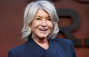 Alpercatas de plataforma do canal Martha Stewart com um par de US $ 30 Marta Stewart