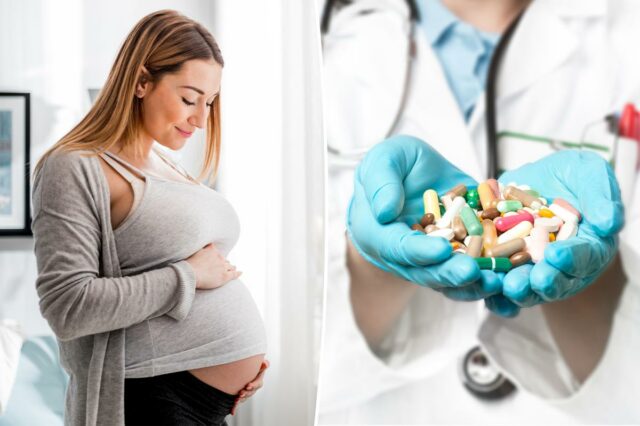 Altas doses de suplemento popular durante a gravidez podem melhorar Uma mulher grávida com blusa e cardigã cinza, tocando suavemente a barriga enquanto está perto de uma janela, sorrindo para a barriga.