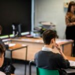 Alunos do Reino Unido ensinaram que os negros não podem ser racistas contra os brancos