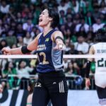Alyssa Solomon, do NU Lady Bulldogs, durante o jogo 2 das finais do vôlei feminino da temporada 87 da UAAP contra La Salle Lady Spikers.