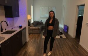 Amanda Bynes estreia sobrancelhas azuis metálicas antes do raro almoço com namorado GettyImages-123583110-Amanda-Bynes-explica-por-que-ela-não-pode-usar-joias-de-dente.jpg