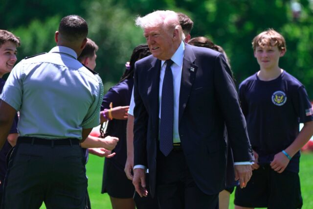 Ameaças de assassinato de Trump aumentam enquanto funcionário da FAA enfrenta acusação de ameaça de morte
