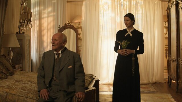 Análise inicial de 'The Housekeeper': Romance inspirado em Daphne du Maurier, de Richard Eyre, estrelado por Anthony Hopkins, Helena Bonham Carter e Caitríona Balfe Wraps Production (EXCLUSIVO)
