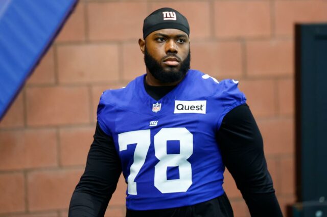 Andrew Thomas quer ser uma peça fundamental na recuperação dos Giants, ao contrário do ex-companheiro de equipe
