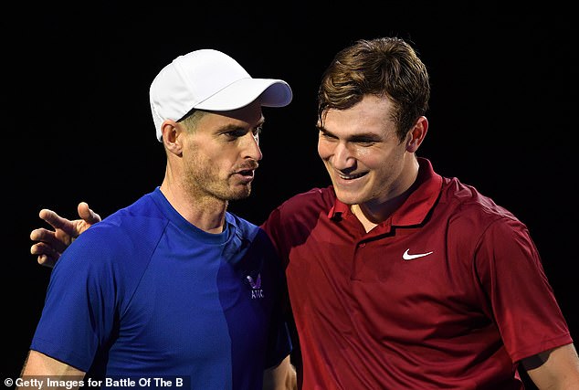 Andy Murray é revelado como o novo treinador de Jack Andy Murray (à esquerda) e Jack Draper (à direita) são fotografados juntos enquanto jogavam em 2022