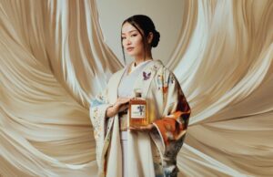 Anna Sawai assume novo papel como embaixadora global do uísque Hibiki Uísque japonês Hibiki Harmony
