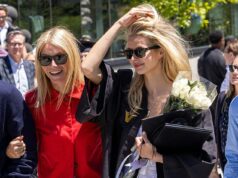 Apple Martin reúne a mãe Gwyneth Paltrow e o pai Chris Martin enquanto ela se forma na prestigiada Universidade Vanderbilt Apple Martin reuniu seus pais divorciados na sexta-feira, quando ela se formou na prestigiosa Vanderbilt University em Nashville na sexta-feira